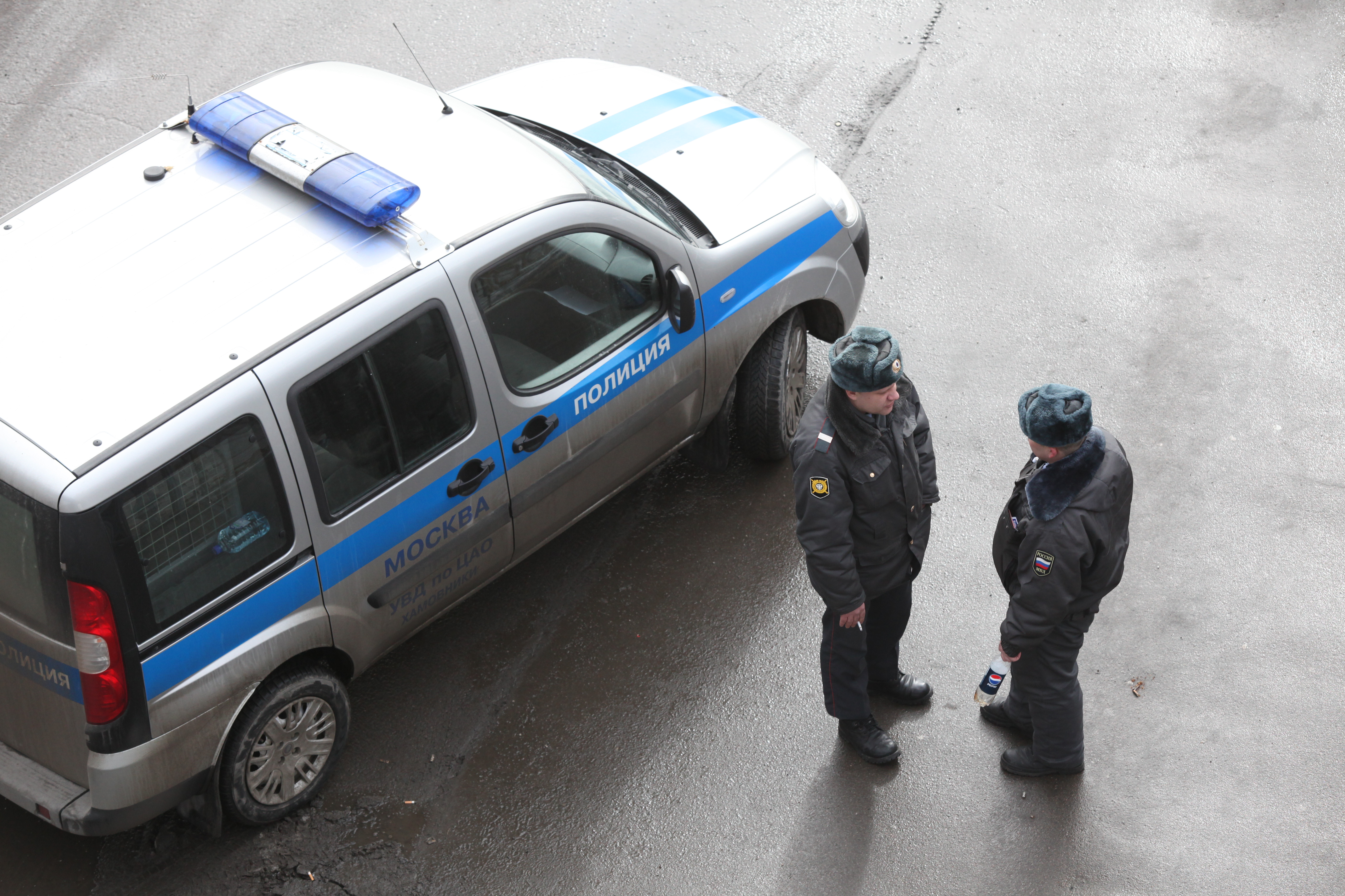 Полиция в Москве задержала мужчину, который с помощью молотка пытался украсть из банкомата 10 млн руб.