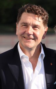 10 июня 2012 года. Актер Сергей Маковецкий на 23-м открытом российском кинофестивале «Кинотавр». Фото: PHOTOXPRESS 10 июня 2012 года. Актер Сергей Маковецкий на 23-м открытом российском кинофестивале «Кинотавр». Фото: PHOTOXPRESS