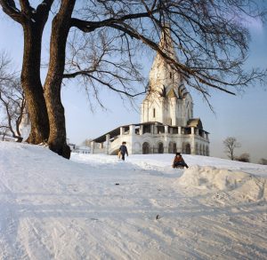 Церковь Вознесения Господня в Коломенском. Неподалеку от нее разворачиваются события романа «Офирский скворец»