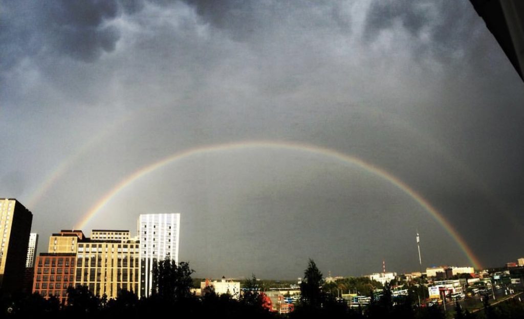 Народные корреспонденты продолжают ловить радугу на юге. Фото: профиль barsukova_87 в социальной сети Instagram