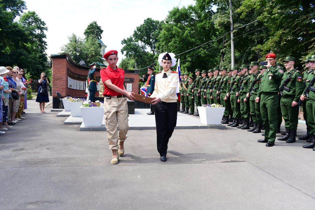 Акция «Горсть памяти» состоялась на Даниловском кладбище. Фото: Пелагия Замятина, «Вечерняя Москва» Акция «Горсть памяти» состоялась на Даниловском кладбище. Фото: Пелагия Замятина, «Вечерняя Москва»