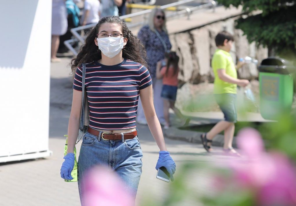 Правила профилактики коронавируса потребуется соблюдать до появления вакцины. Фото: сайт мэра Москвы