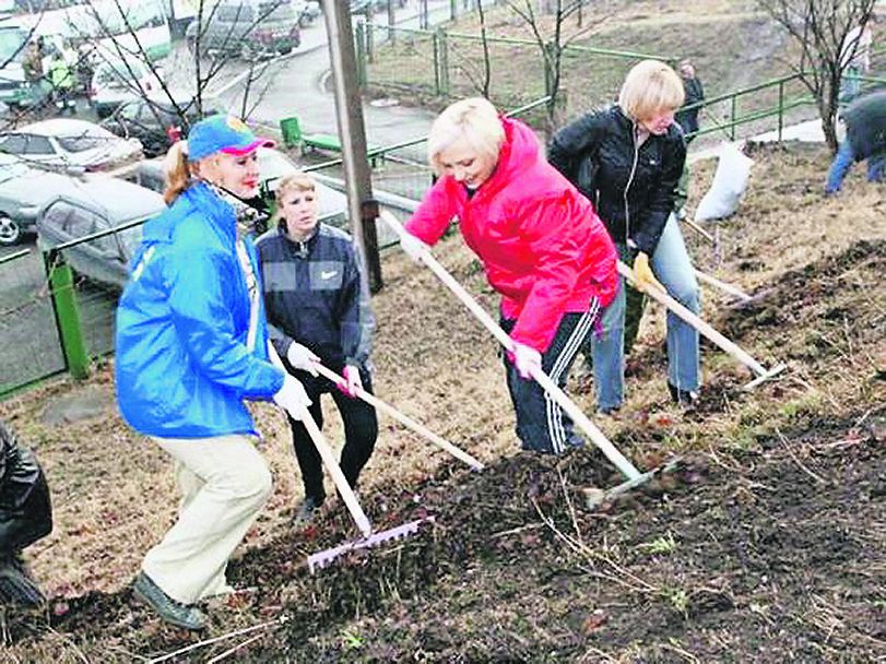 В парках и скверах — субботник