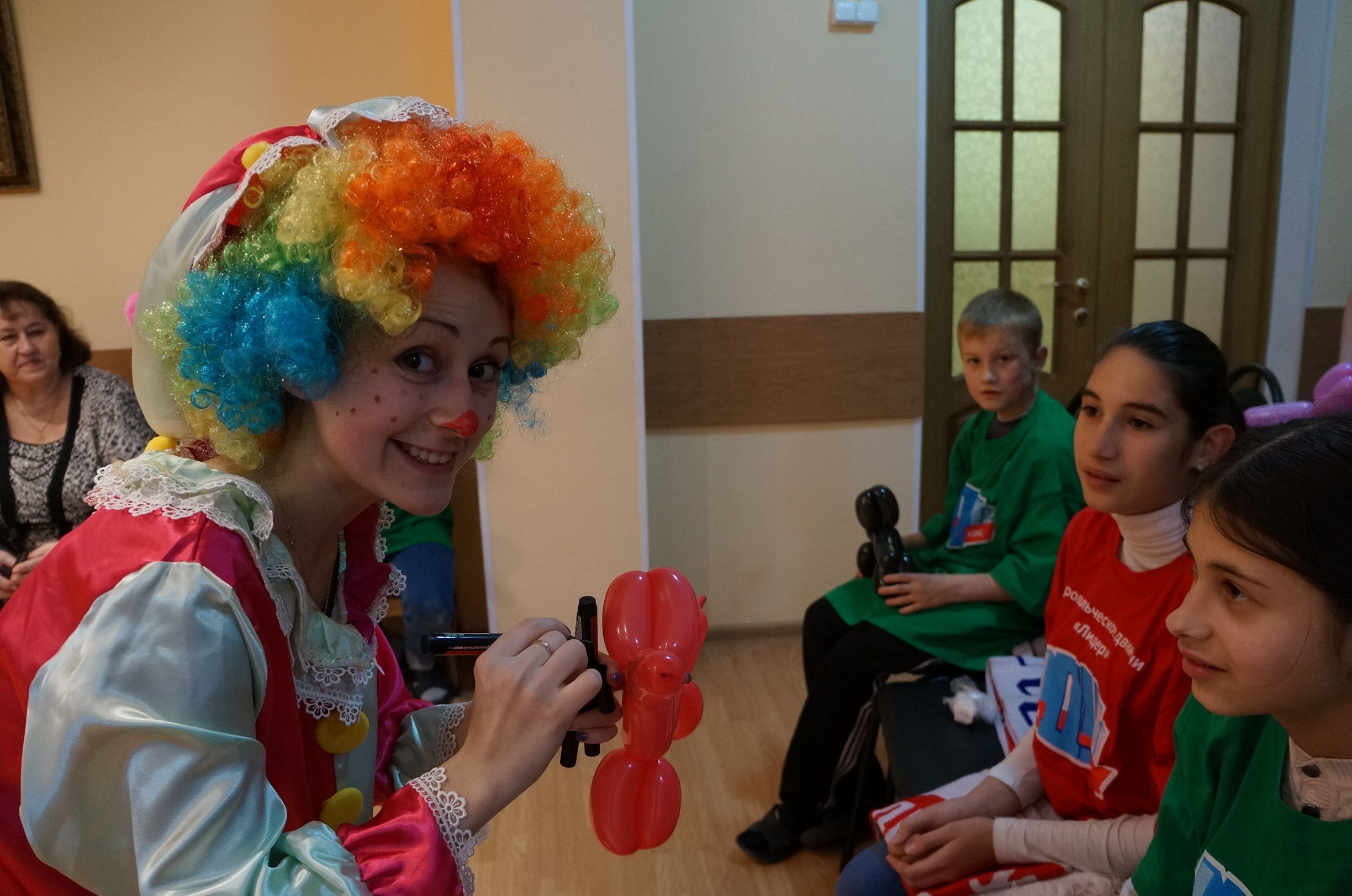 Лидеры из ЮАО посетили с благотворительной акцией детский дом