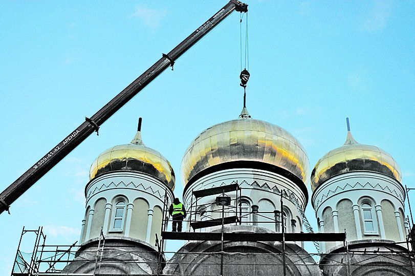 Храмовый комплекс украсили золотые купола