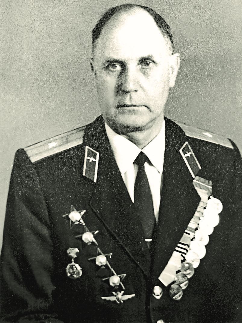 В небе и на земле — служу Отечеству