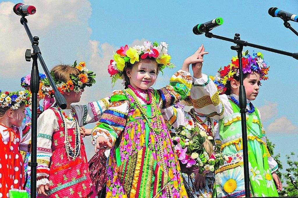 Краски «Коломенского хоровода»