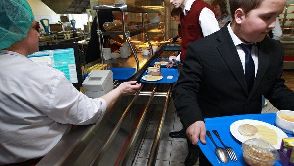 По школьной электронной карте родители смогут контролировать питание детей