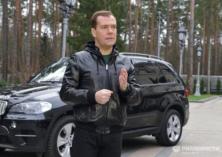 Дмитрий Медведев утвердил упрощенную схему выплаты ОСАГО