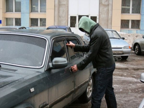 Угон автомобиля пресекли на корню