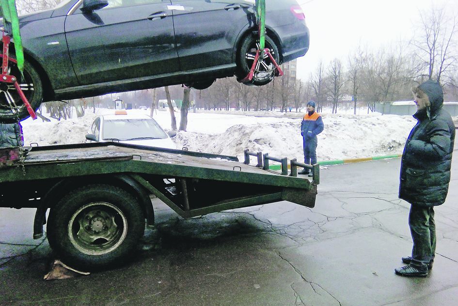 Как у должника за коммуналку «Мерседес» отобрали