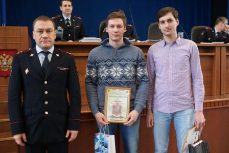 Жители района Москворечье — Сабурово помогли полиции юга столицы задержать вора – «карманника»