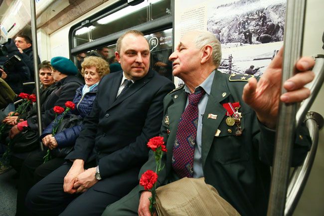 В вагонах поезда «70 лет Великой Победе» пассажиры увидят фотохронику военных лет и вырезки газет военных лет.