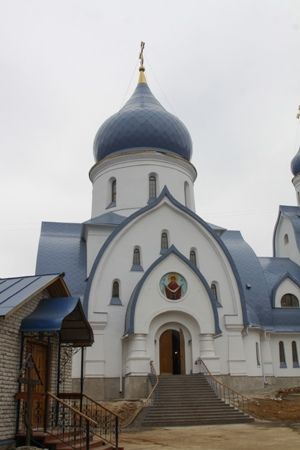 В минувшую субботу депутат Государственной Думы Владимир Ресин, архиепископ Марк и префект ЮАО Алексей Челышев посетили несколько стройплощадок православных храмовых комплексов на территории Южного округа и на месте подвели итоги выполненных работ