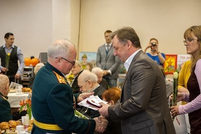 Ветерану Ричарду Габуния в честь Дня Победы вручили юбилейную медаль