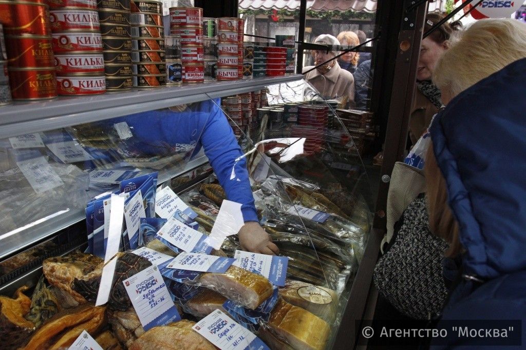 За год в Москве продается 330 тонн рыбы. 