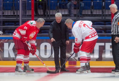Сергей Собянин открыл хоккейный гала-матч ветеранов во Дворце, где пройдет чемпионат мира 2016 года