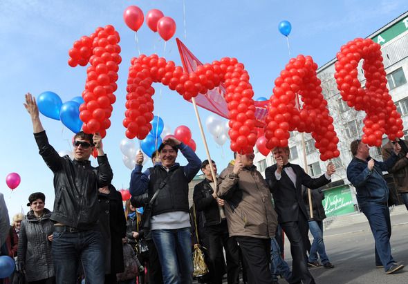 Более 140 тысяч человек вышли на шествие профсоюзов на Красной площади