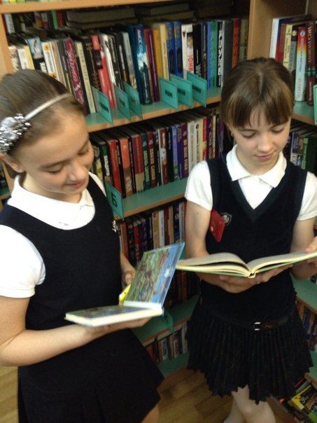 Школьникам в библиотеке 143(4) рассказали об истории славянской письменности.