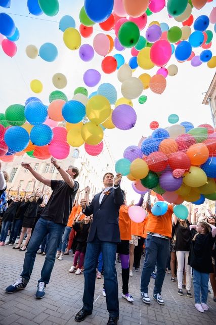 1418 воздушных шаров в память о днях Великой Отечественной войны были выпущены в небо.