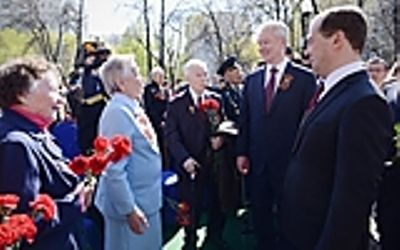 Медведев и Собянин открыли монумент полководцу Победы Маршалу Рокоссовскому