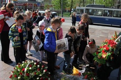 Торжественный митинг памяти фронтовиков прошел на Автозаводской площади