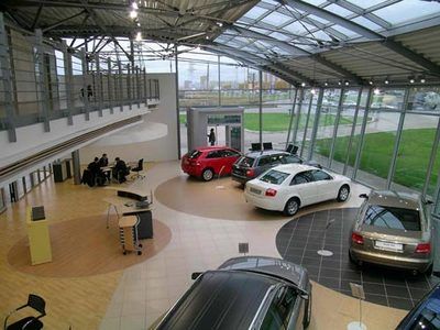 Сотрудница автосалона присвоила деньги, полученные за продажу автомобиля «Сузуки»