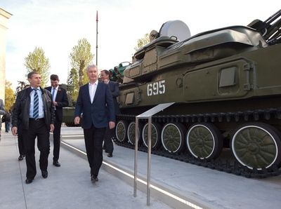 Собянин открыл выставку современной военной техники на ВДНХ