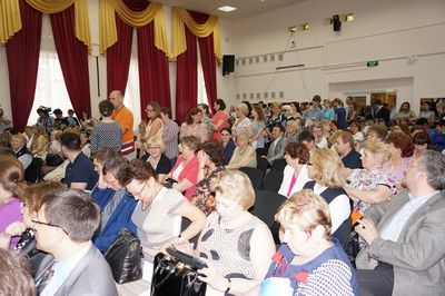 Представители департаментов образования, культуры и здравоохранения провели встречу жителями с Южного округа Москвы