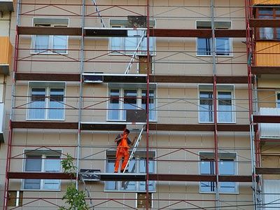 Специалисты по-прежнему ведут прием жителей по вопросам капремонта