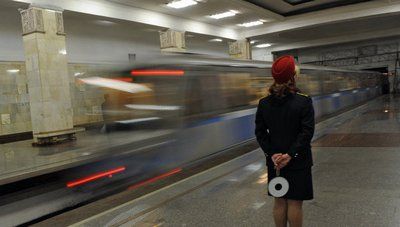 Сотрудников метрополитена обязали сбрить усы и бороды и не носить босоножки