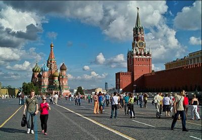 Двойники Ленина и Сталина, повздорившие у метро «Охотный ряд», примирились