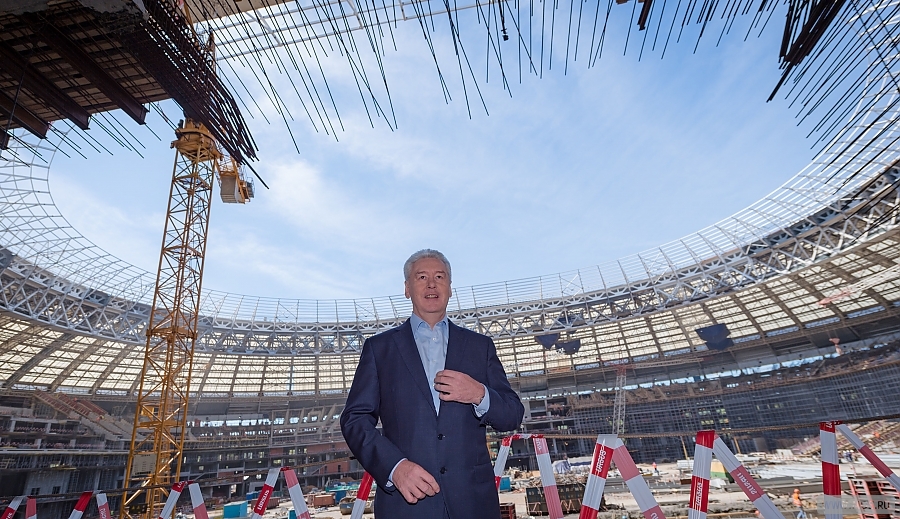 Мэр Москвы Сергей Собянин осмотрел ход реконструкции Большой спортивной арены в спорткомплексе «Лужники».
