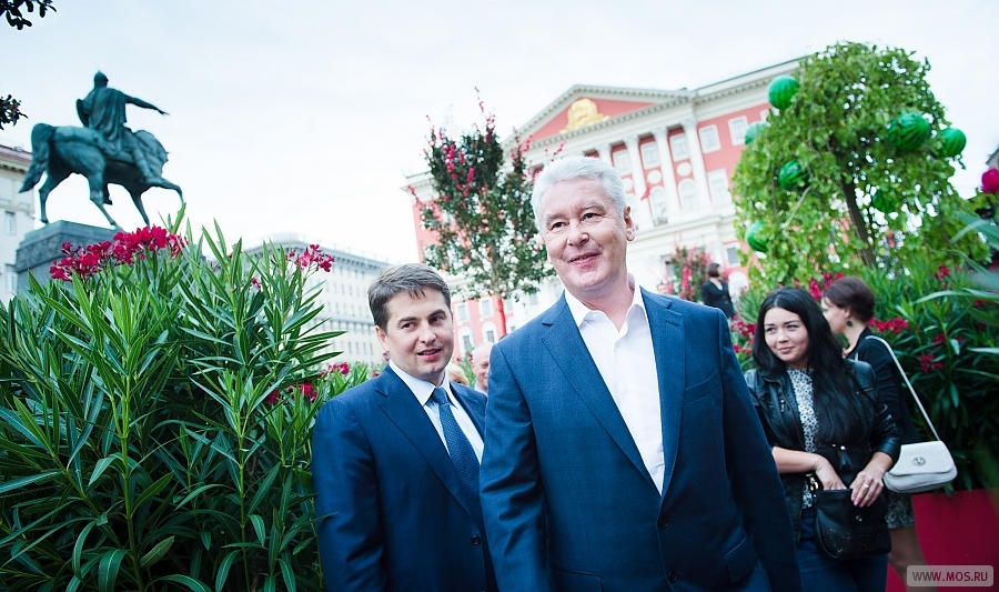 Руководитель Департамента торговли и услуг г. Москвы А. Немерюк и мэр Москвы С. Собянин 19 августа 2015 года побывали на ярмарочной площадке фестиваля «Московское лето».