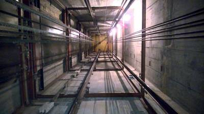 В 28 домах Москвы начались работы по замене лифтов
