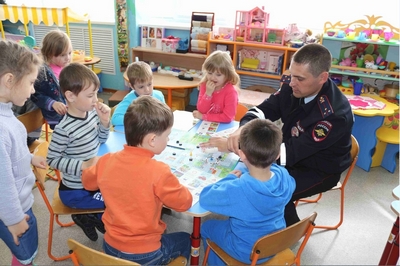 Правилам ПДД воспитанников детского сада обучают полицейские ЮАО