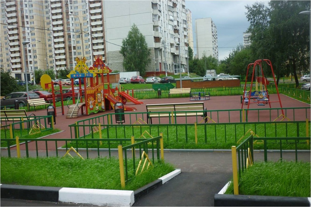 Благоустройство двора  по Харьковский проезд ул., 7, к. 1.
