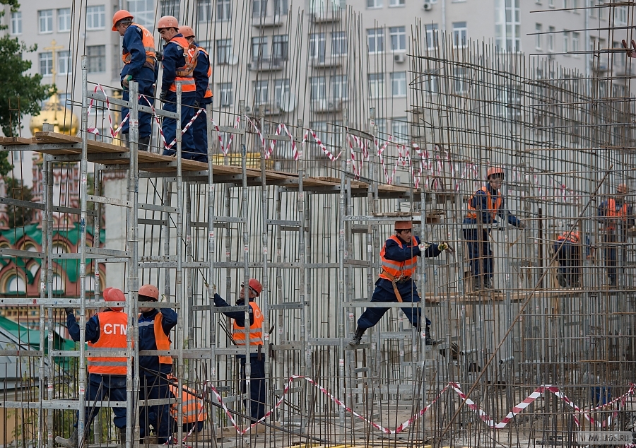 Возведение новой ПС «Берсеньевская» ведется на не большом участке в историческом центре Москвы. 