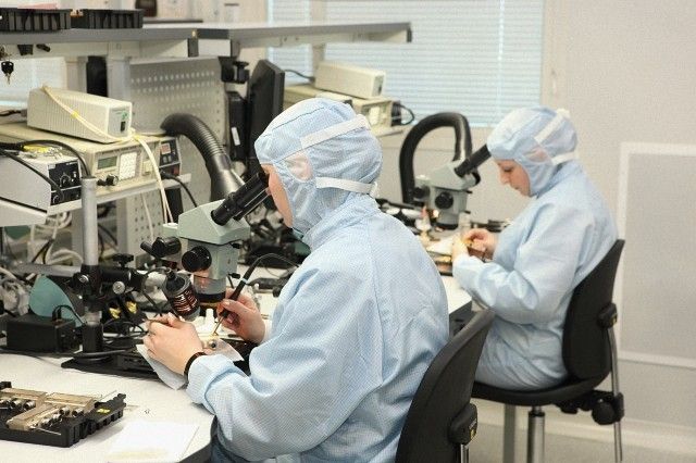 Инфраструктура радиозавода включает в себя уникальные лабораторные комплексы. Инфраструктура радиозавода включает в себя уникальные лабораторные комплексы.