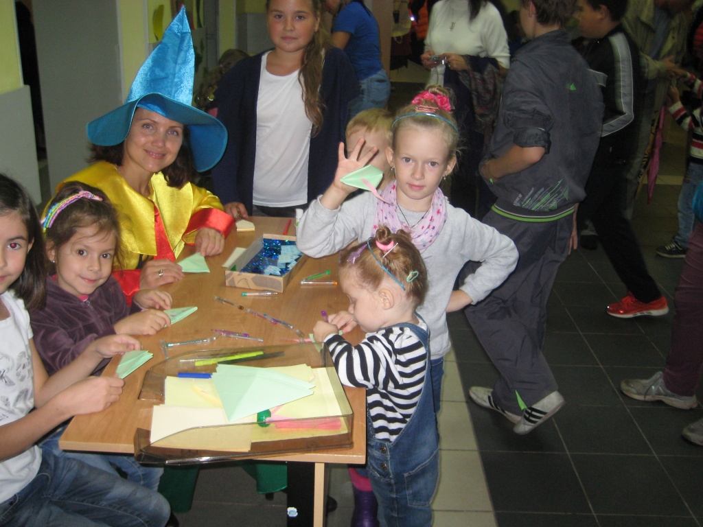 Мастер-классы и благотворительная ярмарка прошли в школе №982 района «Царицыно» в День города.