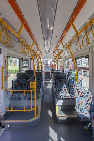 Новые автобусы, курсирующие по городу, удобны и отвечают всем современным требованиям комфорта и безопасности.
