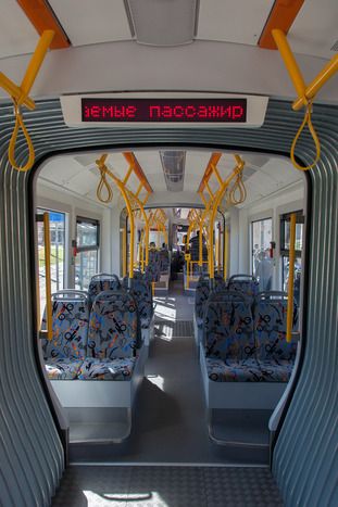 В новых автобусах комфортные салоны оборудованы современными системами кондиционирования, камерами видеонаблюдения, навигационным оборудованием.