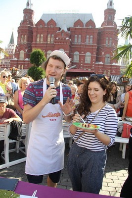 Каким будет торт «Москва» выбирают москвичи на фестивале «Московская осень»