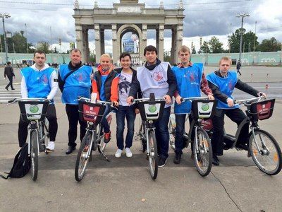 Участники велопробега «Я люблю Москву!» «написали» букву «В» на карте Южного округа. Участники велопробега «Я люблю Москву!» «написали» букву «В» на карте Южного округа.