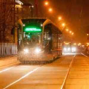На Варшавском шоссе в ЮАО трамвай сбил двух пешеходов, один погиб