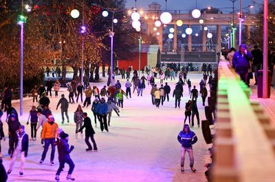 Открылся каток в парке Горького, сезон зимнего отдыха начался