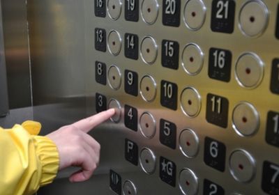 Безопасные и бесшумные лифты появятся в жилых домах ЮАО