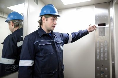 В рамках программы капремонта в ЮАО идет замена лифтов