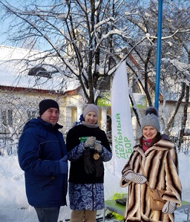 Москвичи привезли елки в последний день акции