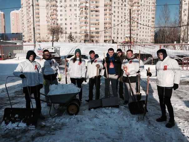 Команда активистов из района Москворечье-Сабурово помогла местному храму